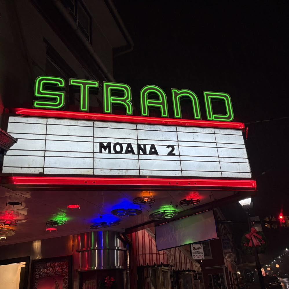 current showing sign at the strand